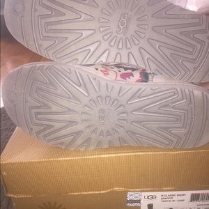 Classic Short graffiti UGG